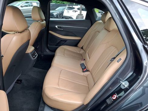 Used 2021 Hyundai Sonata Limited w/ Preferred Accessory Package FWD image 13