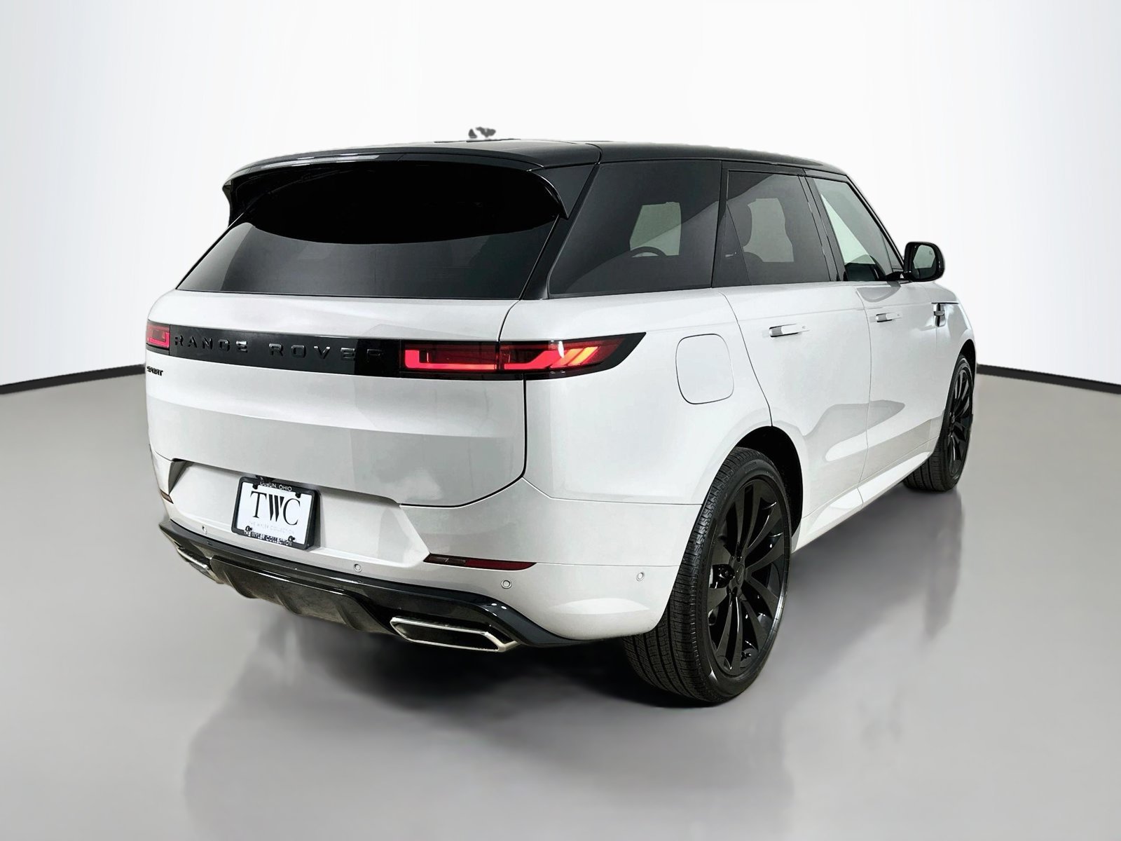 New 2027 Land Rover Range Rover Sport Dynamic SE AWD/4WD image 5