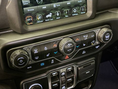 Used 2021 Jeep Wrangler Sahara w/ Cold Weather Group image 24