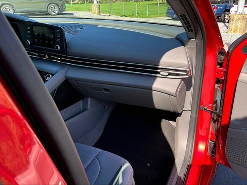 Used 2023 Hyundai Elantra SEL image 25