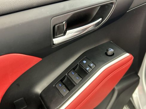 Used 2022 Toyota Highlander XSE image 19