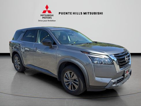 Used 2023 Nissan Pathfinder S FWD image 3