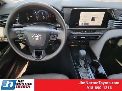 Used 2025 Toyota Camry LE w/ Convenience Package FWD image 27