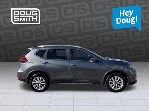 Used 2017 Nissan Rogue SV image 5