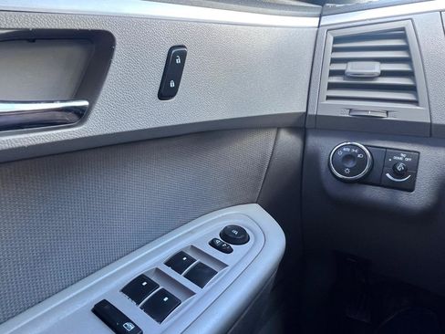 Used 2011 Chevrolet Traverse LS FWD image 19