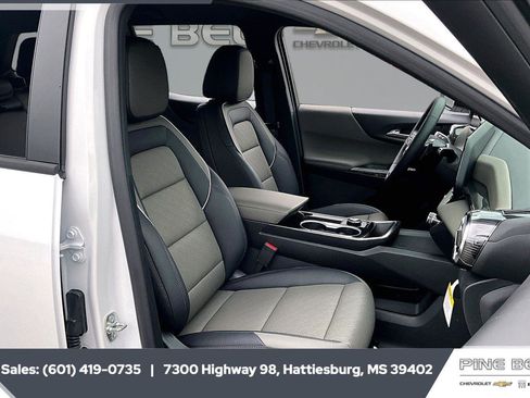 New 2026 Chevrolet Equinox LT w/ Convenience Package II FWD image 6