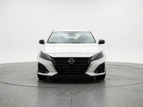 Used 2025 Nissan Altima 2.5 SV image 2