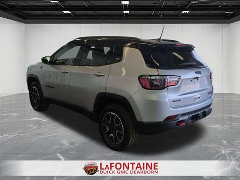 Used 2025 Jeep Compass Trailhawk w/ Trailer Tow Group AWD/4WD image 3