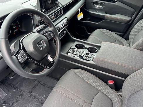Certified 2025 Honda Pilot Sport image 9