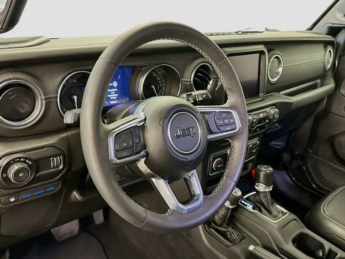 Used 2023 Jeep Wrangler Sahara image 18