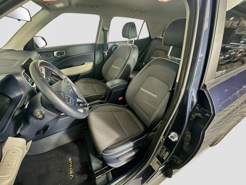 Used 2023 Hyundai Venue Limited FWD image 13