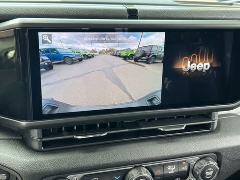 New 2025 Jeep Gladiator Sport AWD/4WD image 24
