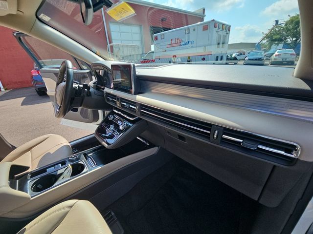 Used 2022 Lincoln Corsair AWD w/ Premium Package image 32