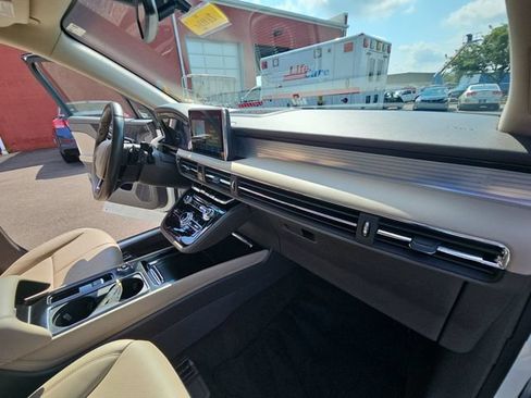 Used 2022 Lincoln Corsair AWD w/ Premium Package image 32