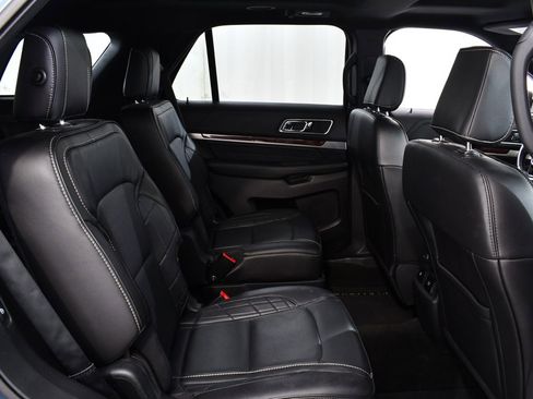 Used 2018 Ford Explorer Platinum image 20