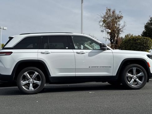 Used 2022 Jeep Grand Cherokee Limited image 4