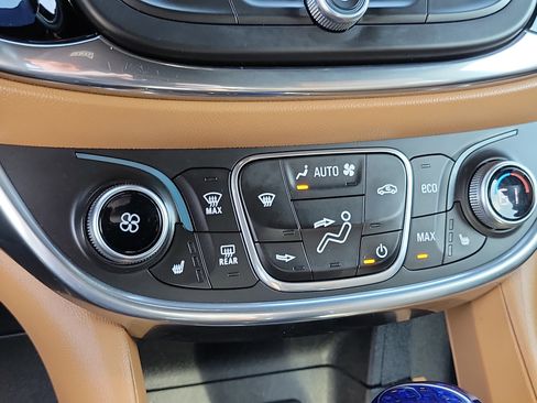 Used 2018 Chevrolet Volt Premier w/ Driver Confidence Package FWD image 13