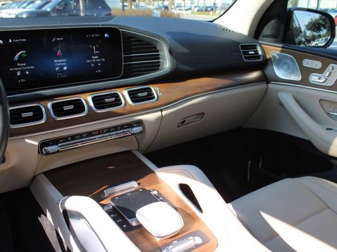 Certified 2023 Mercedes-Benz GLS 450 4MATIC image 19