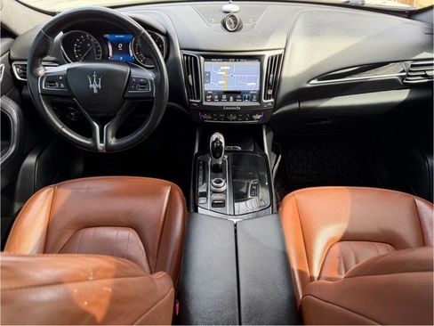 Used 2017 Maserati Levante image 4