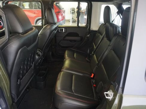 Used 2021 Jeep Wrangler Unlimited Rubicon w/ Cold Weather Group AWD/4WD image 18