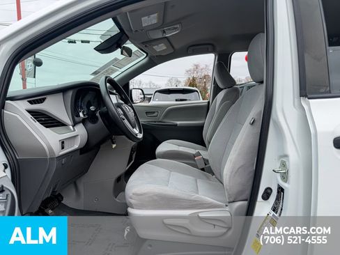 Used 2020 Toyota Sienna L FWD image 12