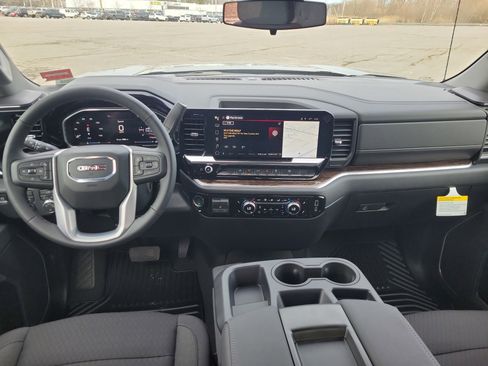 New 2026 GMC Sierra 1500 SLE image 3