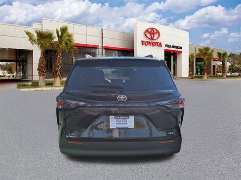 New 2026 Toyota Sienna XLE image 6