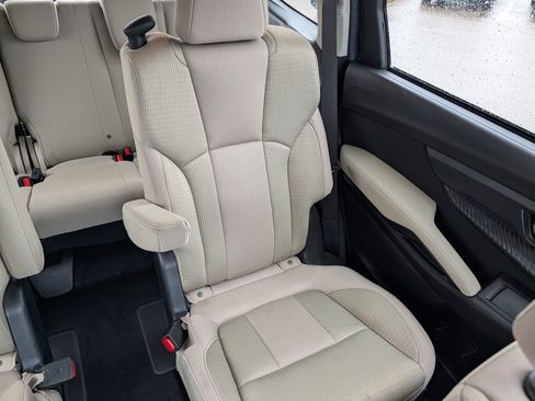 Used 2024 Subaru Ascent Premium w/ Convenience Package image 14