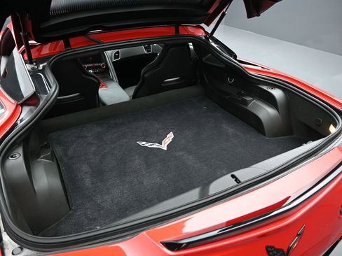 Used 2019 Chevrolet Corvette Stingray Coupe w/ Carbon Flash Badge Package image 28