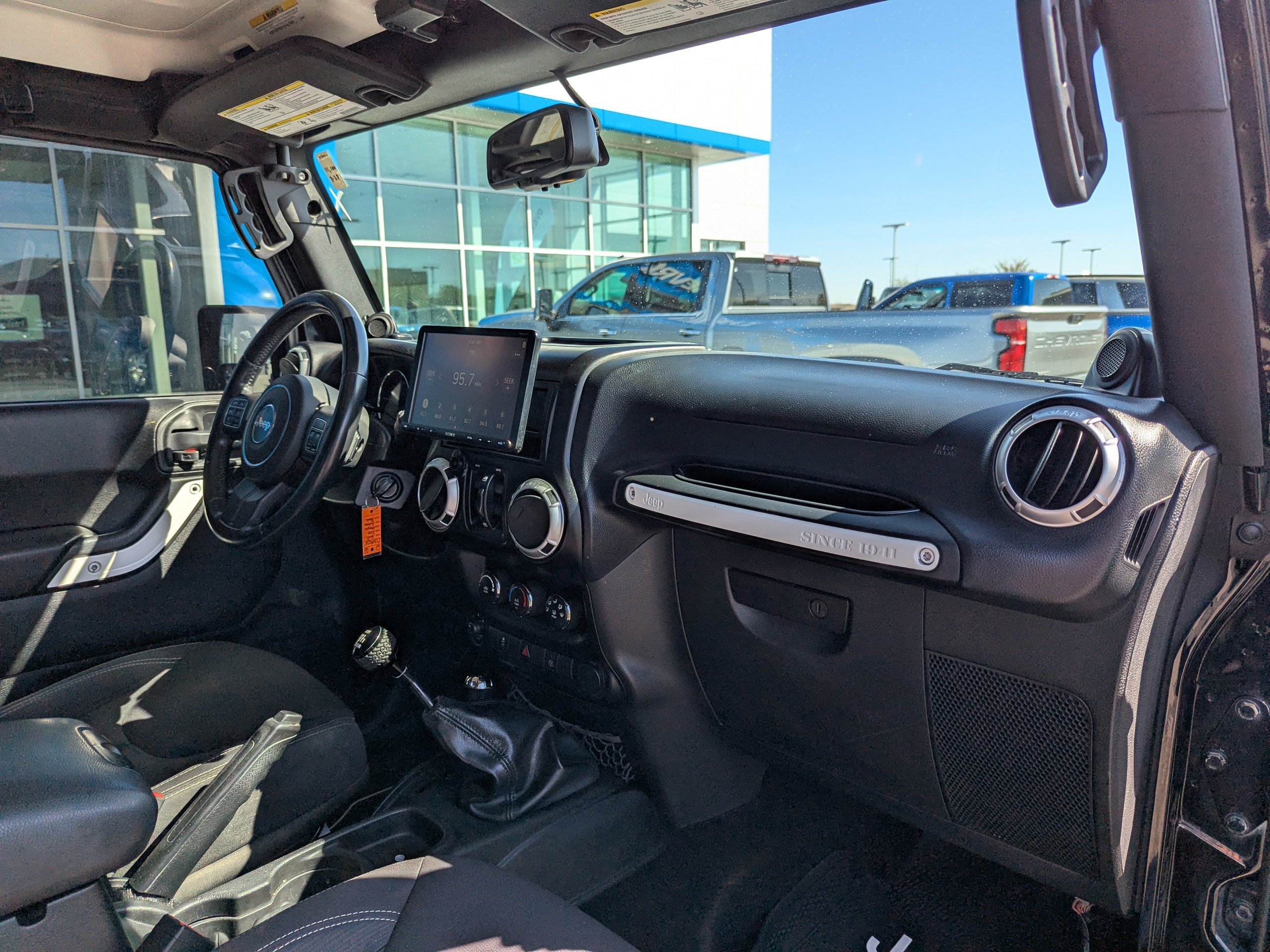 Used 2013 Jeep Wrangler Unlimited Sahara w/ Connectivity Group AWD/4WD image 37