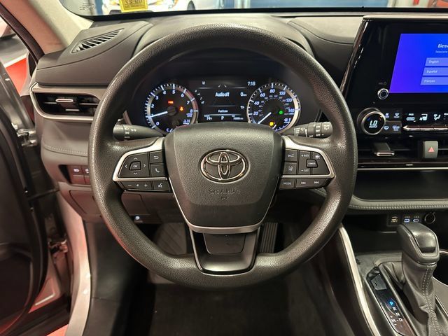 Used 2023 Toyota Highlander L AWD/4WD image 18