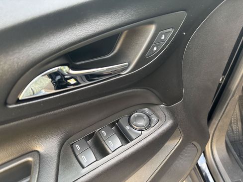 Used 2024 Chevrolet Equinox LT w/ LPO, Floor Liner Package AWD/4WD image 15