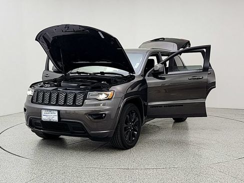 Used 2021 Jeep Grand Cherokee Laredo X AWD/4WD image 9