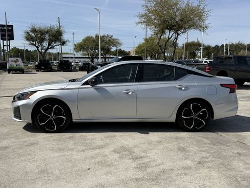 Used 2024 Nissan Altima 2.5 SR image 8