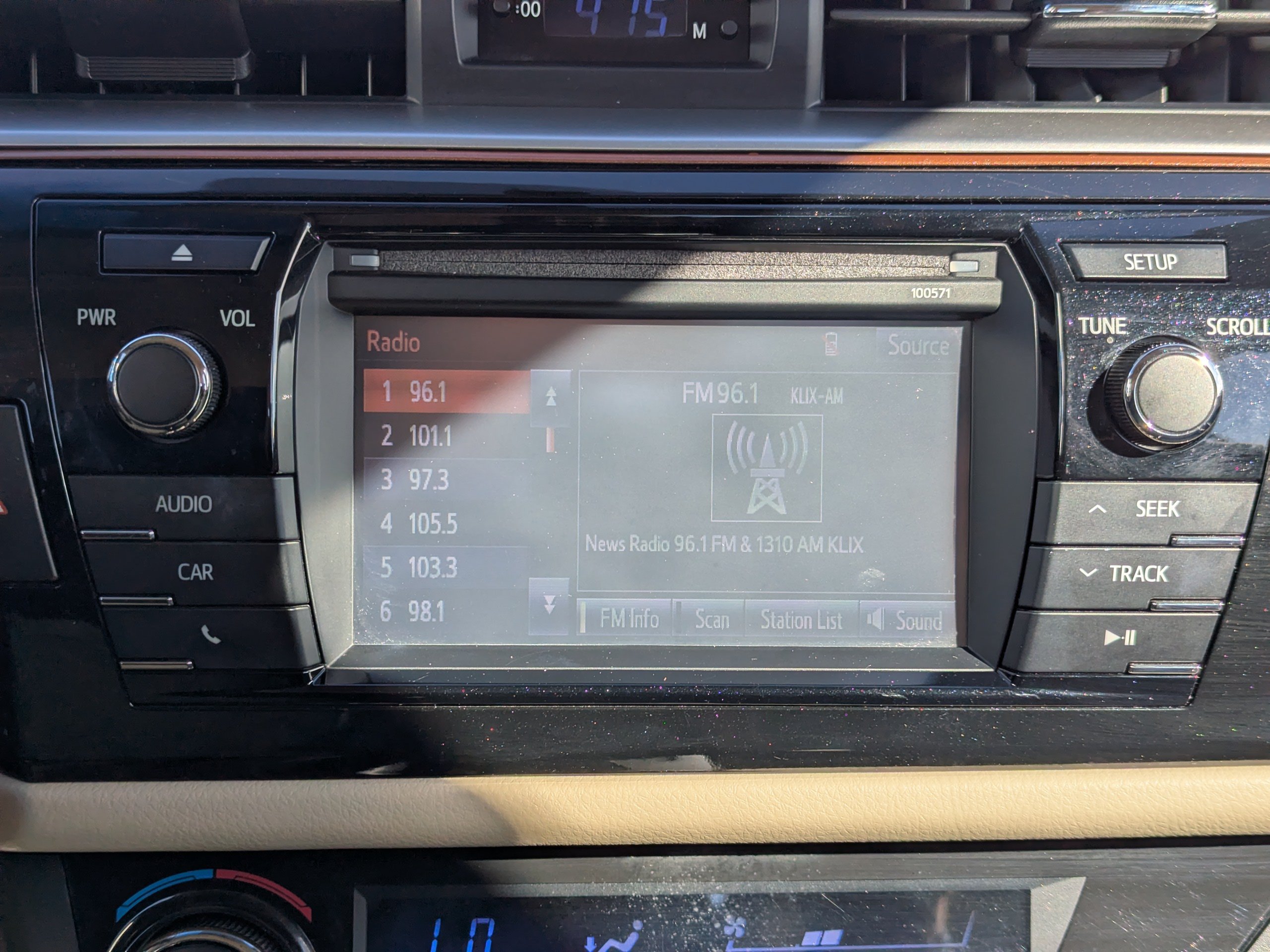 Used 2016 Toyota Corolla LE FWD image 21