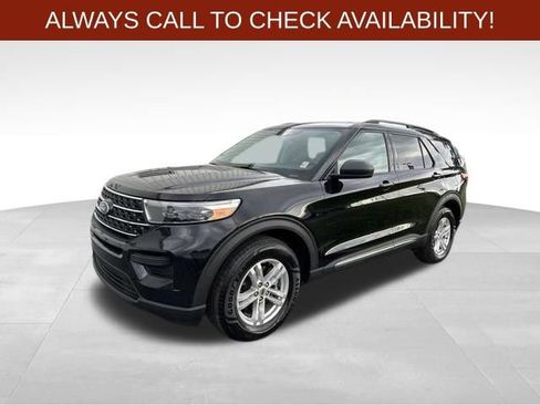 Used 2023 Ford Explorer XLT AWD/4WD image 3