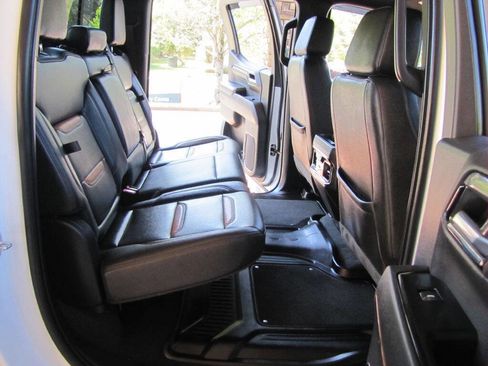 Used 2023 GMC Sierra 1500 AT4 w/ Technology Package image 19