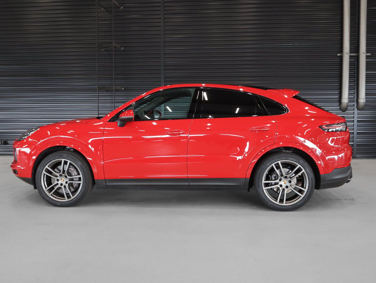 Certified 2023 Porsche Cayenne Coupe AWD/4WD image 2