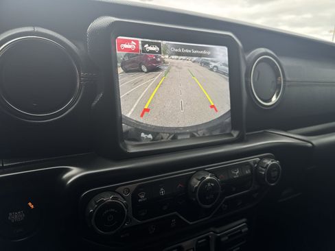 Used 2021 Jeep Wrangler Unlimited Sahara image 15