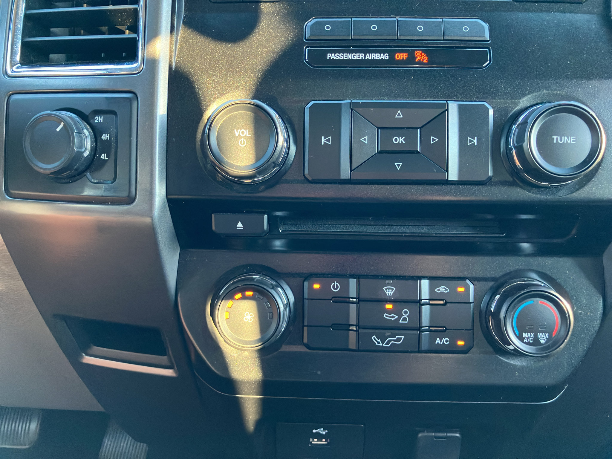 Used 2016 Ford F150 XLT AWD/4WD image 20