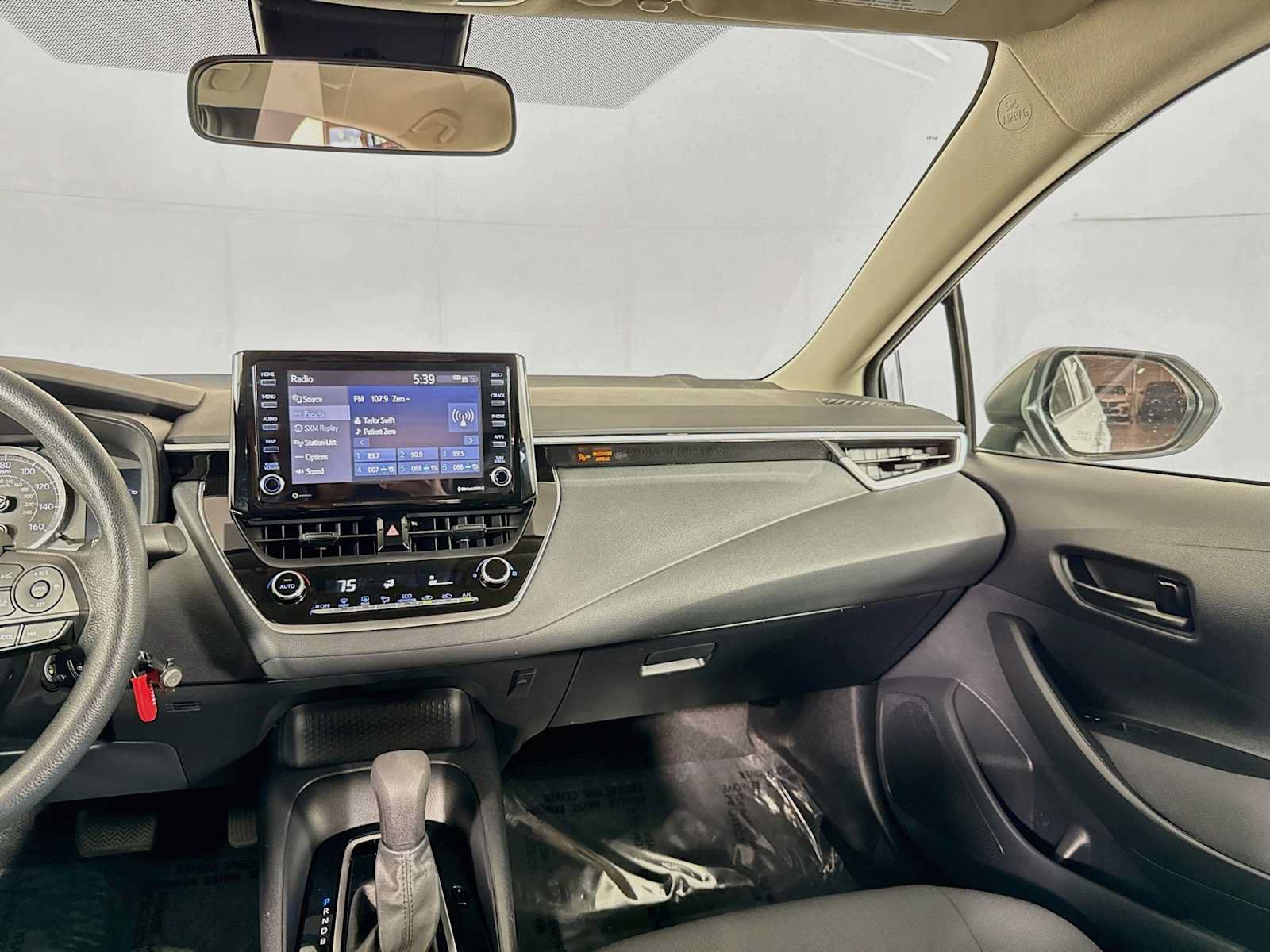 Used 2022 Toyota Corolla LE FWD image 28