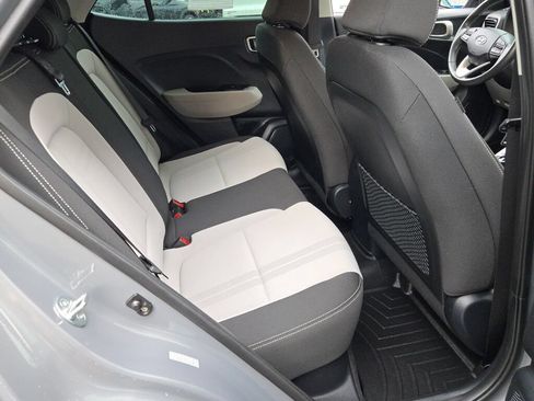 Used 2023 Hyundai Venue SEL FWD image 19
