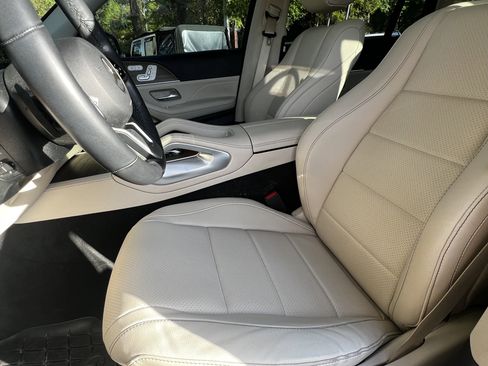 Used 2023 Mercedes-Benz GLS 450 4MATIC image 17