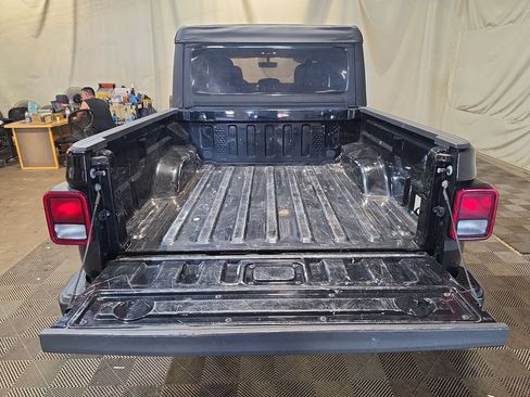 Used 2023 Jeep Gladiator Mojave AWD/4WD image 20