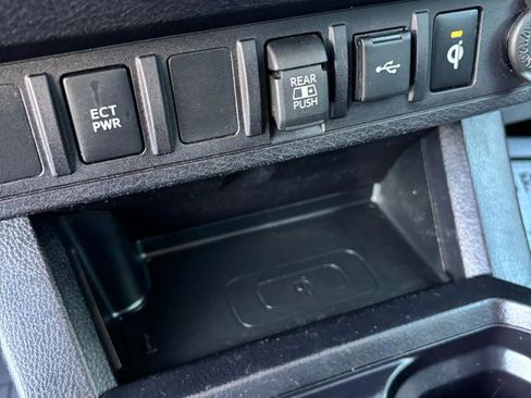 Used 2022 Toyota Tacoma TRD Off-Road AWD/4WD image 19