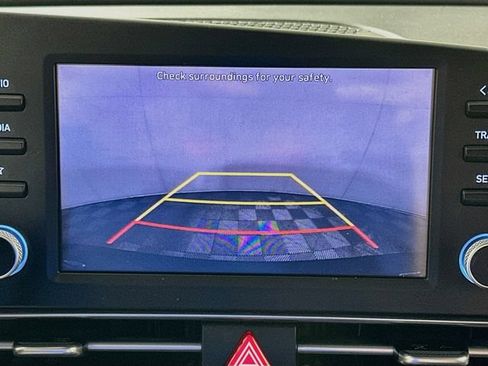 Used 2022 Hyundai Elantra SE FWD image 15
