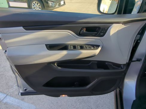 Certified 2024 Honda Odyssey EX-L image 13