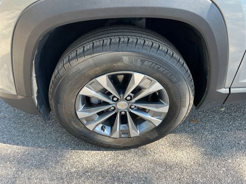 Used 2025 Chevrolet Equinox LT image 23