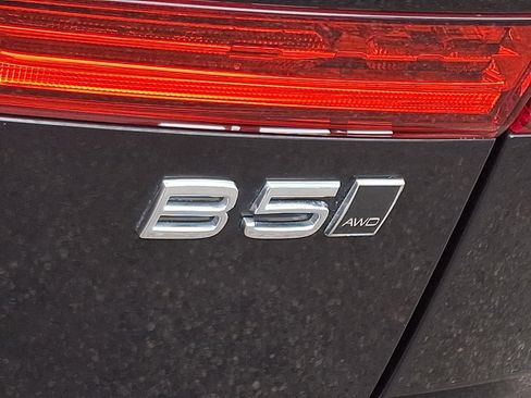 Certified 2023 Volvo XC60 B5 Plus w/ Climate Package image 31