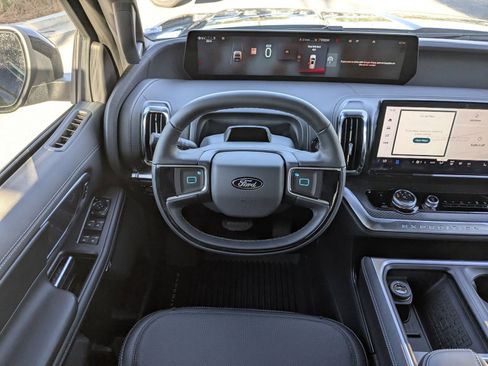 New 2025 Ford Expedition Platinum w/ Stealth Performance Package AWD/4WD image 17